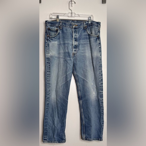 Classic Levi’s 501 men’s jeans.  Size 38x32 - Picture 1 of 9
